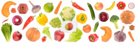 Téléchargez les photos : Délicieux motif de légumes et fruits isolés sur fond blanc. - en image libre de droit