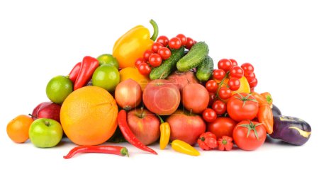 Foto de Frutas y verduras multicolores y apetitosos útiles para la salud aislados sobre fondo blanco. - Imagen libre de derechos