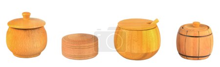 Téléchargez les photos : Boîtes en bois pour épices isolées sur fond blanc. - en image libre de droit