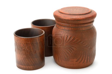 Foto de Large clay pot and cups isolated on white background. - Imagen libre de derechos