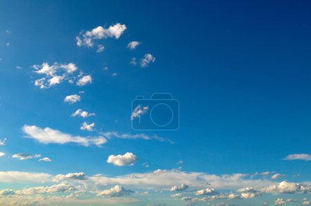 Téléchargez les photos : Beau ciel bleu et nuages blancs - en image libre de droit