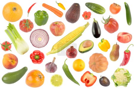 Téléchargez les photos : Beau motif fruits et légumes frais isolés sur fond blanc. - en image libre de droit
