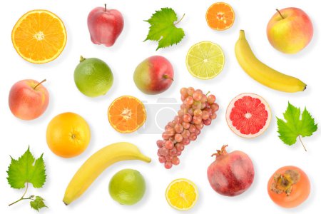 Foto de Conjunto de frutas frescas y brillantes con sombra clara aislada sobre fondo blanco. - Imagen libre de derechos