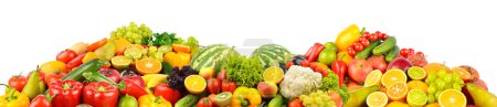 Foto de Frutas, bayas y verduras sanas aisladas sobre fondo blanco. - Imagen libre de derechos