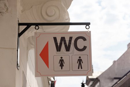 Foto de Carteles informativos en lugares públicos: baños para hombres y mujeres - Imagen libre de derechos