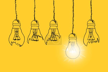 Foto de Set of light bulbs hand drawn on a yellow background. Concept of unique thinking. Idea concept. Good and bad ideas. - Imagen libre de derechos