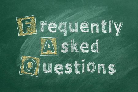 Téléchargez les photos : FAQ. Texte dessiné à la main Foire aux questions sur greenboard - en image libre de droit