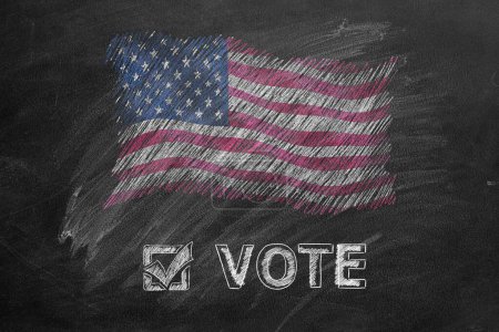 Mot manuscrit VOTE avec drapeau américain sur tableau. Vote aux élections américaines. Élection présidentielle américaine