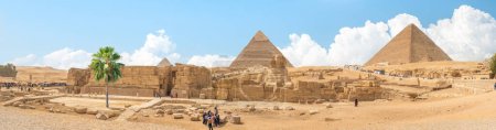 Téléchargez les photos : Sphinx et pyramides dans le désert égyptien - en image libre de droit