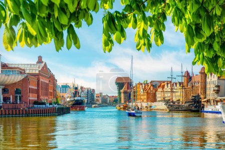 Téléchargez les photos : Canal dans la ville de Gdansk Pologne - en image libre de droit