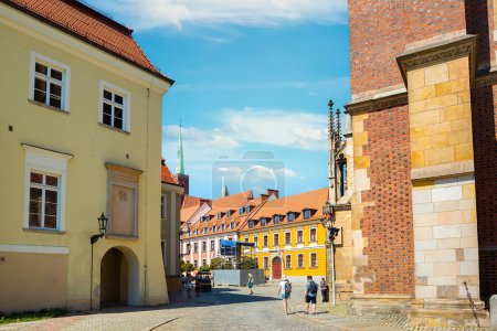 Téléchargez les photos : Place de la Cathédrale près de la cathédrale de Wroclaw - en image libre de droit