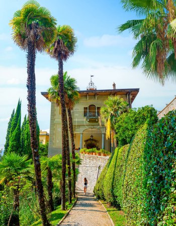 Téléchargez les photos : Vue sur le lac de Côme depuis la villa Monastero Italie - en image libre de droit