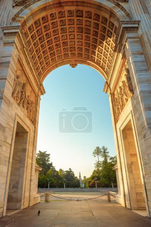 Téléchargez les photos : Arc de Paix à Sempione Park, Milan, Lombardie, Italie - en image libre de droit