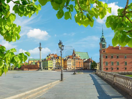 Téléchargez les photos : Vieille ville de Varsovie, Pologne. Le château royal et Sigismunds Colonne appelée Kolumna Zygmunta - en image libre de droit