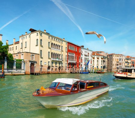 Téléchargez les photos : Bateaux à Venise sur le Grand Canal, Italie - en image libre de droit