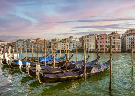 Téléchargez les photos : Soirée calme dans un été chaud Venise, Italie - en image libre de droit