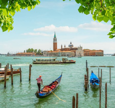 Foto de Góndolas en el Gran Canal de Venecia, Italia - Imagen libre de derechos
