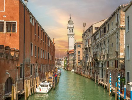 Barcos en Venecia en el Gran Canal, Italia
