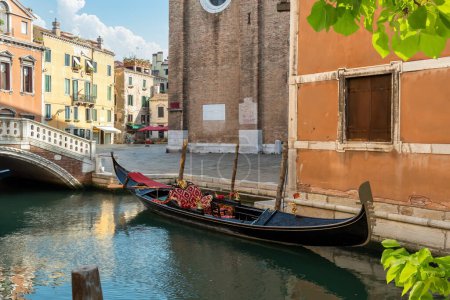 Barcos en Venecia en el Gran Canal, Italia
