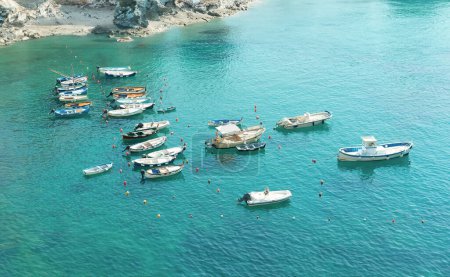 Téléchargez les photos : Vue sur la baie de Vernazza en été, Cinque Terre, Ligurie, Italie - en image libre de droit