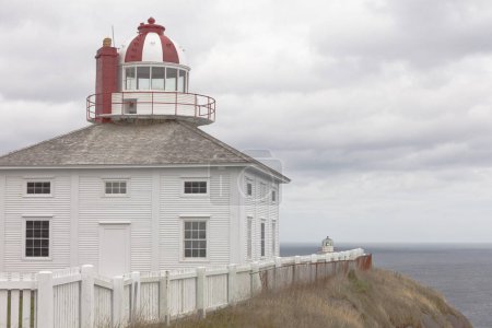 Téléchargez les photos : Ancien phare de musée en bois au lieu historique national du Phare-du-Cap-Spear, endroit le plus à l'est du Canada, province de Terre-Neuve-et-Labrador, T.-N.-L., Canada, CD - en image libre de droit