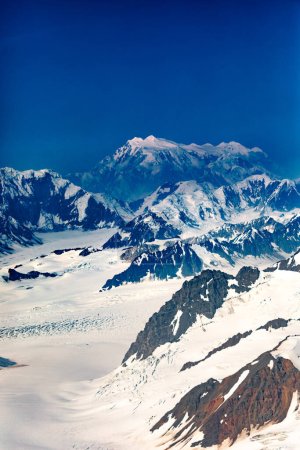 Mont Logan dominant le champ de glace des montagnes St. Elias Parc national Kluane, plus haut sommet montagneux du Canada, Territoire du Yukon près de Haines Junction
