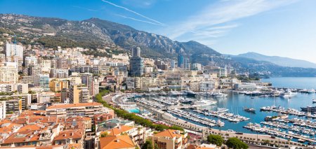 Téléchargez les photos : Monte Carlo - Août 2022 : vue panoramique sur la ville. Port de Monaco et skyline. - en image libre de droit