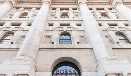 Téléchargez les photos : Milan, Italie - Vers mars 2022 : construction du marché boursier - Borsa di Milano, cœur de métier et financier italien - en image libre de droit
