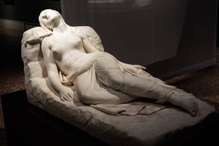 Téléchargez les photos : Bassano del Grappa, Italie - Décembre 2022 : Magdalène couchée - Maddalena Giacente - par Antonio Canova, 1822. - en image libre de droit