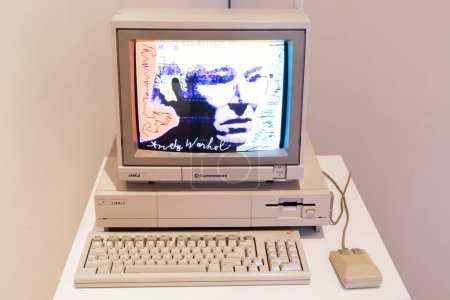 Foto de Venaria Reale, Italy - October 2022: Computer Commodore Amiga 1000 with floppy disk, mouse, beige - Imagen libre de derechos