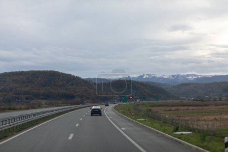 Téléchargez les photos : Autoroute A2 serbe de Belgrade à aak alias Milos Veliki - en image libre de droit