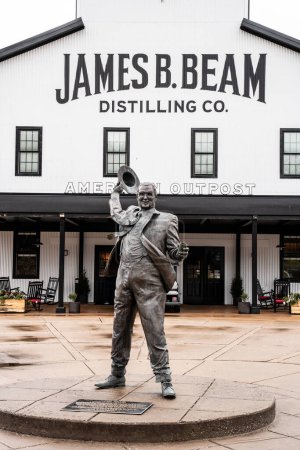 Foto de Clermont, Kentucky - 26 de enero de 2024: Vista desde el hito histórico Jim Beam alias James B. Beam Bourbon Distillery and Homestead along the Kentucky Bourbon Trail - Imagen libre de derechos