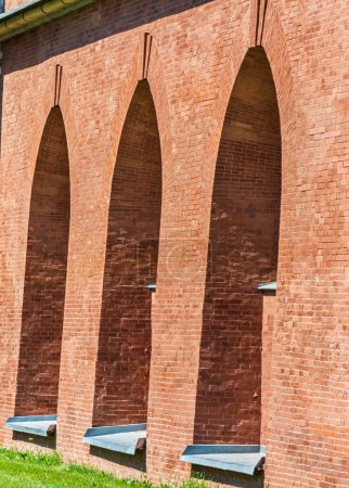 Téléchargez les photos : ST. PETERSBURG, RUSSIA - JULY 11, 2016: wall arches in the Peter and Paul Fortress, St. Petersburg, Russia - en image libre de droit