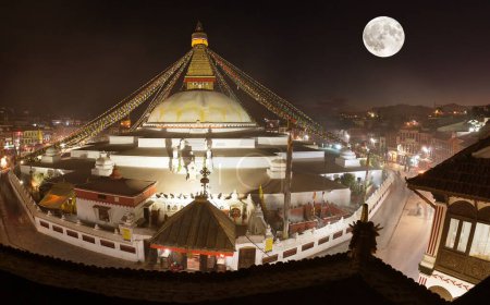 Foto de Evening or night view of Boudha or Bodhnath stupa in Kathmandu with moon,  Nepal, Bodhnath stupa is the biggest stupa in Kathmandu city - Imagen libre de derechos
