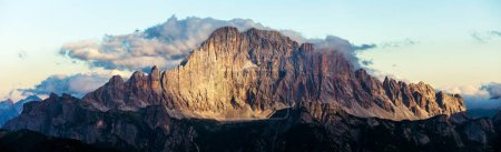 Téléchargez les photos : Mont Civetta, coucher de soleil en soirée vue panoramique sur le mont Civetta, Tyrol du Sud, montagnes de dolomites, Italie - en image libre de droit