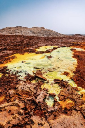 Paysage apocalyptique abstrait coloré comme le paysage lunaire du lac Dallol dans le cratère du volcan Dallol, Dépression Danakil, Triangle Afar Ethiopie