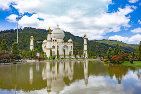 Téléchargez les photos : Réplique de Taj Mahal, Jaime Duque Park, parc d'attractions familial situé dans la municipalité de Tocancipa de la région métropolitaine de Bogota, Colombie. - en image libre de droit