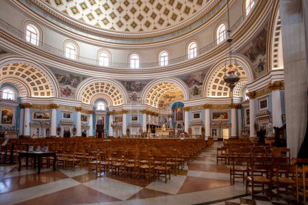 Innenraum der monumentalen Pfarrkirche St. Maria, die Mariä Himmelfahrt gewidmet ist, bekannt als Mosta Rotunda oder Mosta Dome, Kulturerbe Maltas