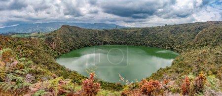 Lac Guatavita (Laguna Guatavita) situé dans la Cordillère orientale des Andes colombiennes. Site sacré des Indiens Muisca indigènes. Département de Cundinamarca, Colombie paysage sauvage.