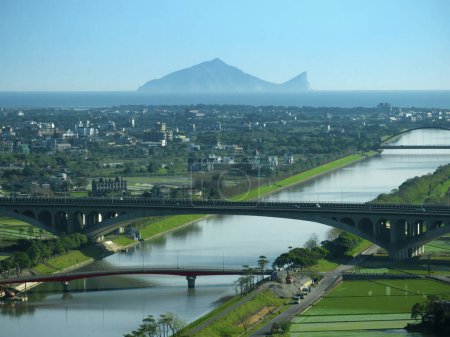 Téléchargez les photos : Vue aérienne de la rivière dongshan et de l'île de Guishan dans le comté de Yilan, Taiwan. - en image libre de droit