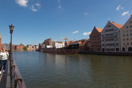 Foto de Gdansk, Polonia, 15 de mayo de 2022: Ciudad Vieja de Gdansk (Danzig) en Polonia con el río Motlava - Imagen libre de derechos
