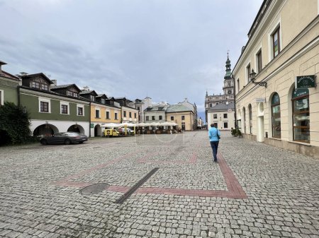 Foto de Zamosc, Polonia, 3 de septiembre de 2023: Fragmento de los edificios del casco antiguo de Zamosc en Polonia. - Imagen libre de derechos