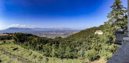 Paysage visible depuis la terrasse de l'abbaye bénédictine de Monte Cassino, Italie.