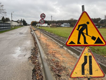 Renovación de carreteras y construcción de aceras. Las obras viarias a largo plazo causan grandes dificultades a los usuarios de la carretera.