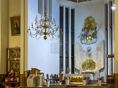 Téléchargez les photos : Czestochowa, Pologne, 29 février 2024 : Intérieur de l'Église de la Divine Providence à Czestochowa. - en image libre de droit