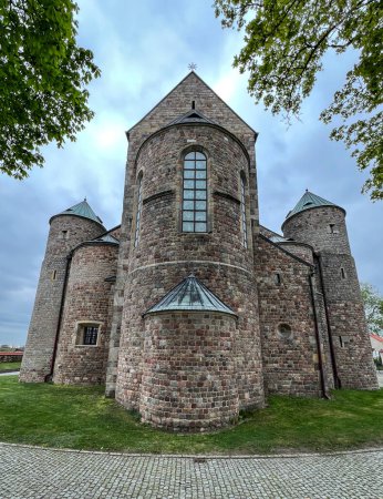 El único archicolegial en Polonia Archicolegial de la Santísima Virgen María y San Alexego en Tum (Archicolegial Laczyca) una iglesia construida en el siglo XII ner Leczyca.