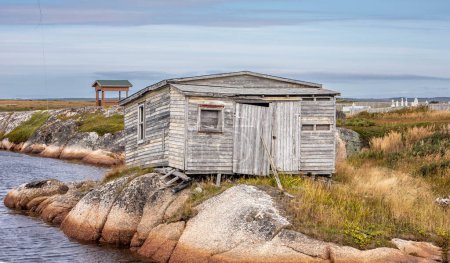 Téléchargez les photos : Abandonner une cabane de pêche en bois à Terre-Neuve - en image libre de droit