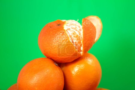 Téléchargez les photos : Clemenules mandarins are characterized by high vitamin C content, intense aroma and their bright orange color - en image libre de droit