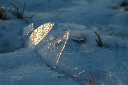 Téléchargez les photos : Low risk of ice fall from rotor blades? - en image libre de droit