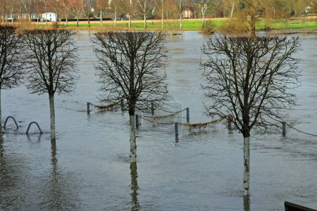 tierra bajo, inundación sobre weser promenade Rinteln